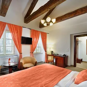 hotel-lippert.praguehotelsweb.com/