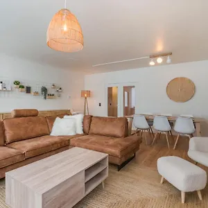 https://ruim-en-warm-appartement-in-de-winkelstraat-van-oostende.hotelsghent.com